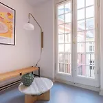 Apartment Spacious On Lively & Vibrant Street *