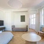 Spacious On Lively & Vibrant Street *