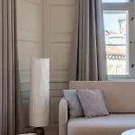 Apartment Spacious On Lively & Vibrant Street