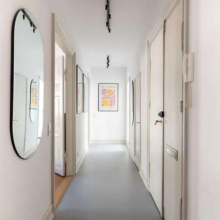 Apartament Spacious On Lively & Vibrant Street *