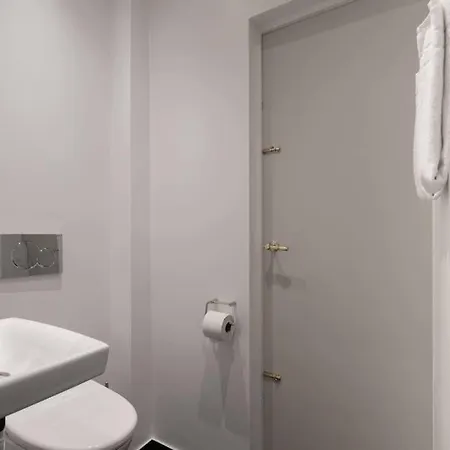 Spacious On Lively & Vibrant Street Apartman Koppenhága