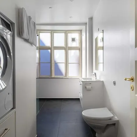 Apartment Spacious On Lively & Vibrant Street Copenhagen