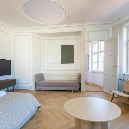 Spacious Apartment On Lively & Vibrant Street *