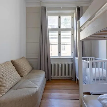 Apartment Spacious Apartment On Lively & Vibrant Street