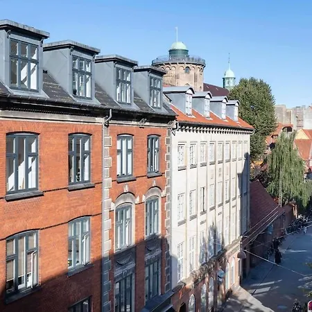 Spacious On Lively & Vibrant Street Apartment