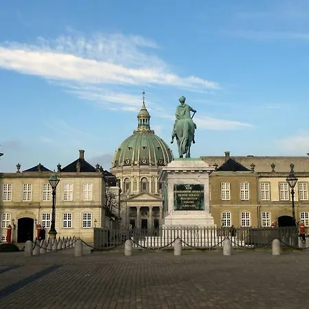 Spacious On Lively & Vibrant Street * Copenhagen