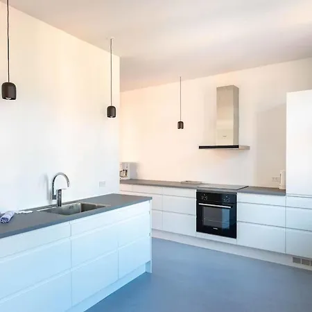 Spacious On Lively & Vibrant Street