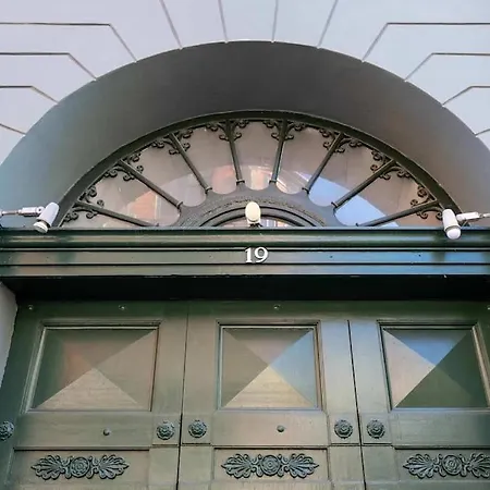 Spacious On Lively & Vibrant Street Apartman