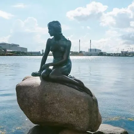 Spacious On Lively & Vibrant Street Apartman Koppenhága