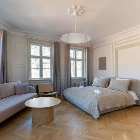 Spacious On Lively & Vibrant Street Apartment