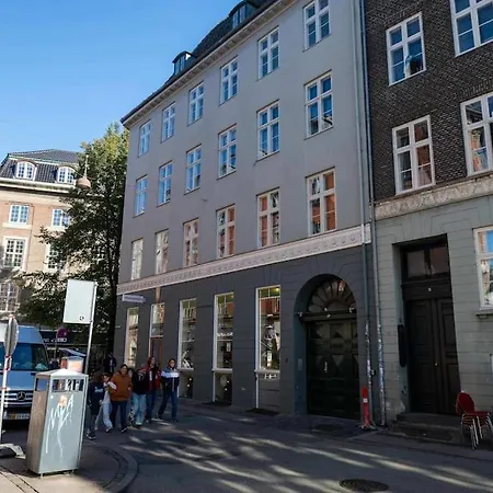 Spacious On Lively & Vibrant Street Apartman *