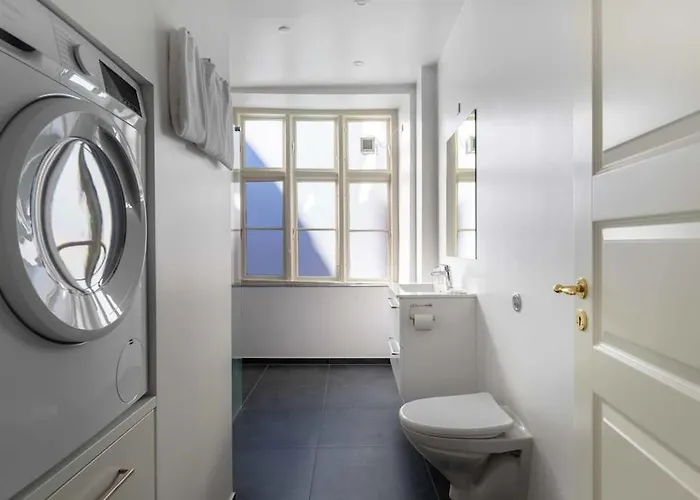 Apartment Spacious On Lively & Vibrant Street Copenhagen