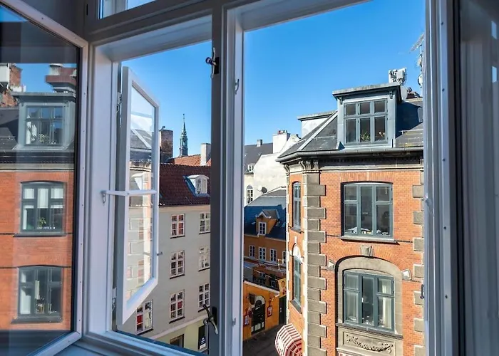 Spacious On Lively & Vibrant Street Apartman Koppenhága