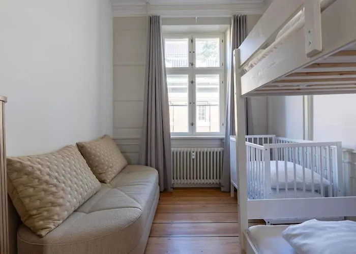 Apartment Spacious On Lively & Vibrant Street