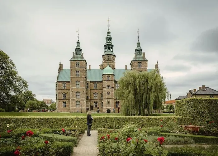 Apartment Spacious On Lively & Vibrant Street Copenhagen