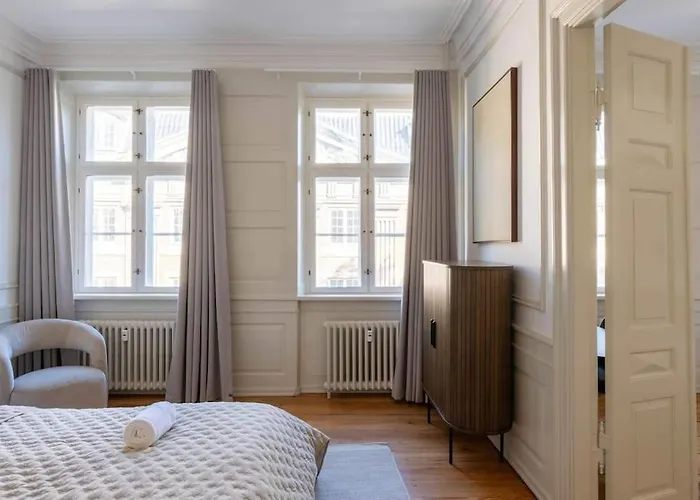 Spacious On Lively & Vibrant Street