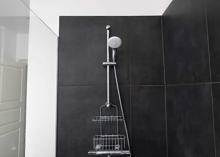 Apartment Spacious On Lively & Vibrant Street Copenhagen