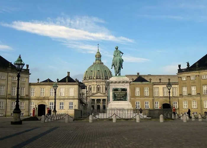 Spacious On Lively & Vibrant Street * Copenhagen