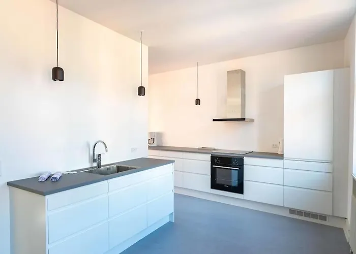 Spacious On Lively & Vibrant Street