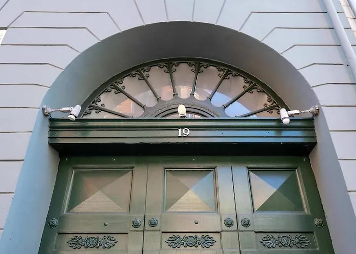 Spacious On Lively & Vibrant Street Apartment