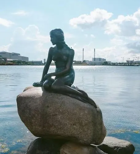 Spacious On Lively & Vibrant Street Apartment Copenhagen