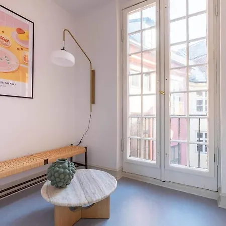 Apartament Spacious On Lively & Vibrant Street *