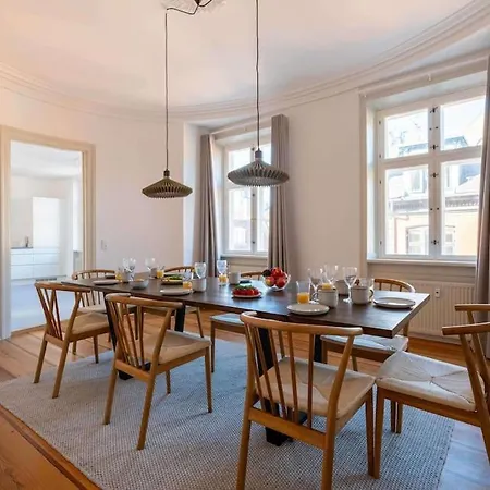 Spacious On Lively & Vibrant Street Apartament Kopenhaga