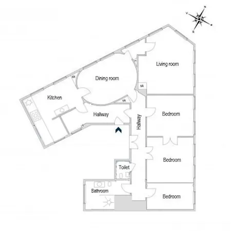 Spacious On Lively & Vibrant Street *